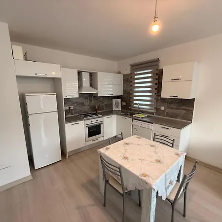 1-bedroom Luxury In Kyrenia Center アパート *