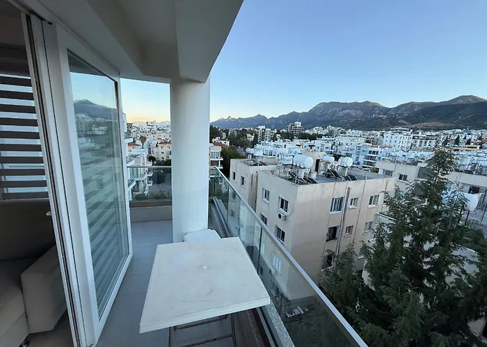 1-bedroom Luxury In Kyrenia Center アパート