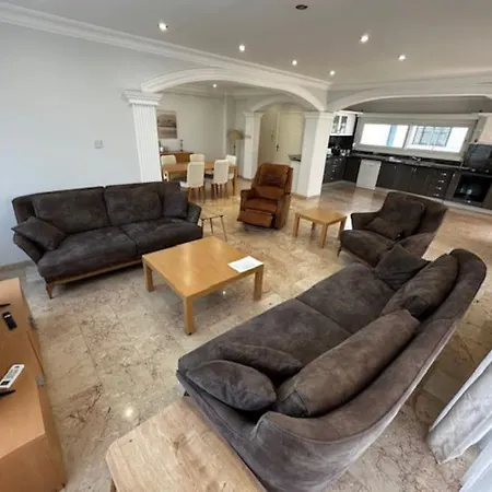 Apartment 3-bedroom Luxury In Kyrenia Center Kyrenia (Northern Cyprus)