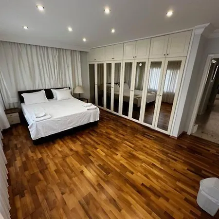 Apartment 3-bedroom Luxury In Kyrenia Center Kyrenia (Northern Cyprus)