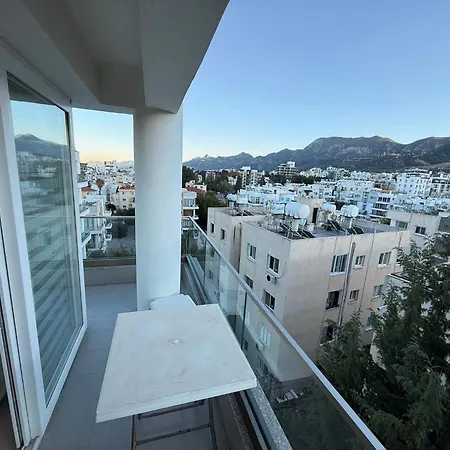 1-bedroom Luxury In Kyrenia Center Lägenhet